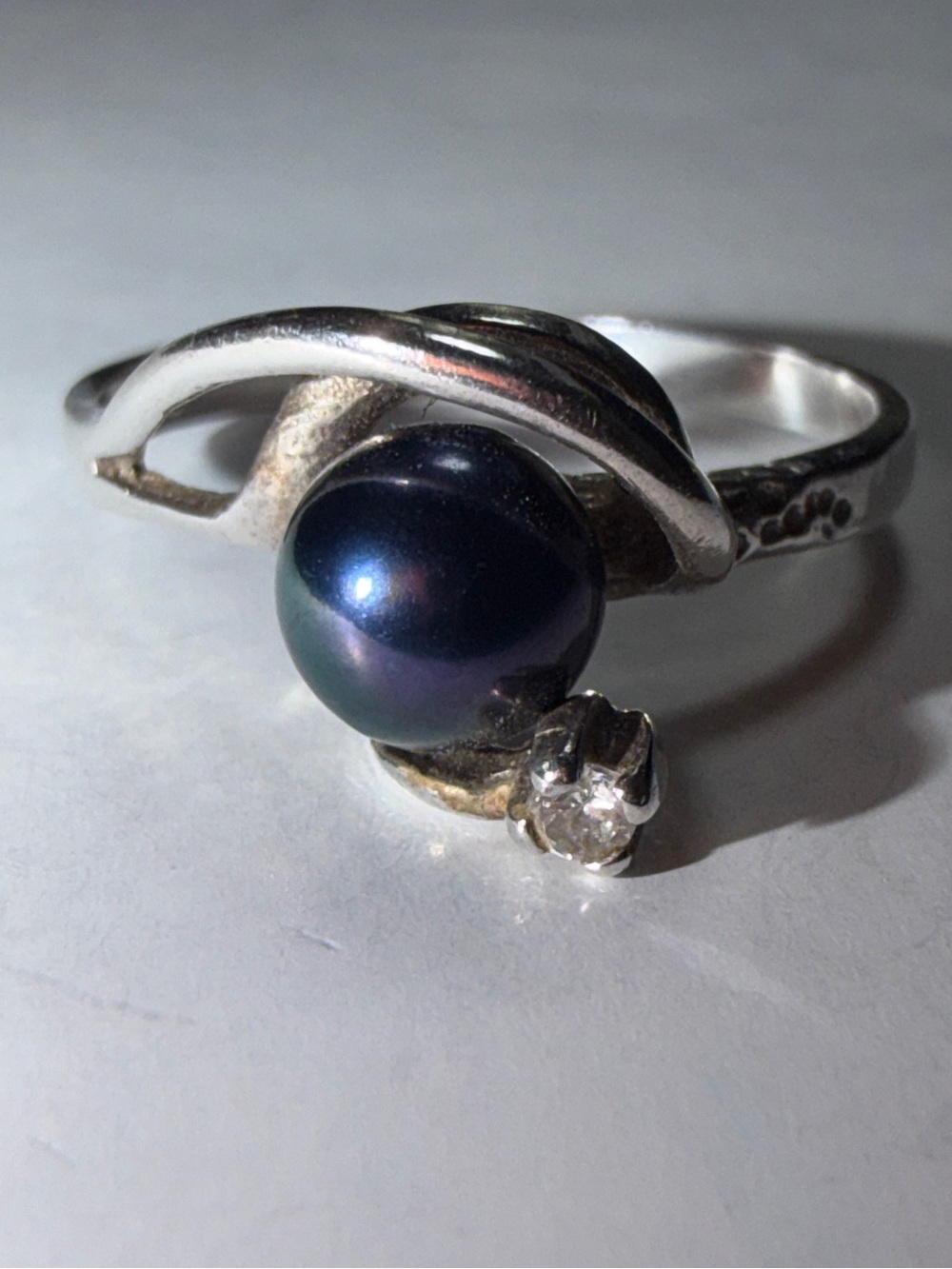 Vintage Sterling Silver Black Pearl Solitaire Wave Ring Size 7.75 Split Shank